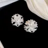 Clip para Oreja Metal Chapado en Oro Real de 18K Pendientes de Flor Sin Perforación, Simples y Elegantes, Pendientes de Nicho de Lujo Ligero para Mujeres