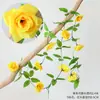 Ventas Directas de Fábrica Vid de Rosa Simulada Tela de Seda Boda Decoración de Flores Falsas de 16 Cabezas Ratan Accesorios para Pared de Flores Suministros Venta al Mayoreo