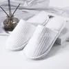 Chinelos descartáveis para hotel 5 estrelas, espessados, antiderrapantes, respiráveis, chinelos para hotel e pousada, suprimentos, fabricantes atacadistas