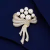Broche de Flor de Lujo Ligero Estilo Francés, Corsage de Perlas Femenino y Versátil, Broche Elegante y Exquisito, Elegante Accesorio para Traje