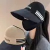 Novo Chapéu Feminino de Verão e Primavera com Aba Longa e Topo Vazado para Cabeça Grande, Versátil, Estilo Equitação, Chapéu Protetor Solar para Viagens ao Ar Livre