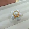 Aretes de Perlas Barrocas Irregulares de Agua Dulce Naturales, Aretes de Pétalos de Perla de Plata 925, Diseño Original, Aretes Elegantes