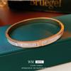 Pulsera de concha de acero de titanio, pulsera de diseño versátil para viajeros de moda, pulsera elegante de lujo ligero de alta gama, venta al por mayor