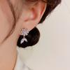 Festival de Primavera de Año Nuevo estilo socialité combinable con todo hojas de circonita de diamantes de imitación pendientes de botón dulces exquisitos Moda de lujo ligero para mujer combinable con todo
