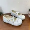 Zapatos Mary Jane planos de estilo retro con hebilla de lujo ligero y lazo, nuevos zapatos planos tipo ballet de verano 2026 estilo francés poco profundos para mujer