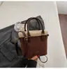 Bolso Vintage Esmerilado de Nicho para Mujer 2025 Nuevo Versátil para el Trabajo al Hombro Debajo del Brazo Bolso Cubo de Mano Versátil