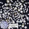 Manicura popular en línea popular flor blanca pequeña tamaño mixto flor blanca de cinco pétalos con pequeña bola de acero decoración de uñas de resina tridimensional
