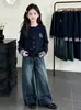 Conjunto de outono para meninas 2026 novo conjunto de duas peças de cardigã de tricô e jeans casual para primavera e outono infantil