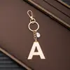 Llavero Colgante de Nombre de 26 Letras Imitación Perla de Concha Transfronterizo Creativo Accesorio Popular Europeo y Americano para Bolsos