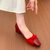 Sapatos Femininos Quadrados com Laço Suave e Bonito Estilo Francês 2025 Novo Modelo Combinados com Saias, Sapatos Elegantes de Couro Envernizado com Decote Baixo