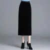 Saia Média de Veludo Dourado 2026 Outono Novo Estilo Saia Justa ao Corpo Moda Temperamento Roupas Femininas Saia Lápis de Comprimento Médio com Fenda