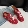 Zapatillas de entrenamiento alemanas de lunares estilo coreano para mujer, zapatillas casuales versátiles clásicas de suela plana con doble hebilla, puntera redonda, ligeras, lunares modernos