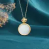 Net Red live court style design cobre banhado a ouro pingente de dinheiro incrustado com Hetian Jade suet branco jade colar atacado