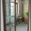 Puerta corredera de sala de estar puerta hueca de cocina balcón mampara de vidrio de baño de doble capa puerta de aleación de titanio-magnesio estilo gris