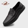 Sapatos Masculinos Autênticos Gongyang 2026 Novo Verão Respiráveis Sapatos Casuais Esportivos Masculinos Sapatos de Couro para Pais de Meia-Idade