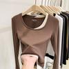Camiseta Base com Gola U Rosqueada Europeia Design Sense Nicho Slim-fit Top Curto com Camiseta de Manga Longa Falsa de Duas Peças para Mulheres