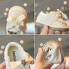 Zapatos para Bebé y Niño Pequeño de Suela Blanda, Primavera y Otoño Antideslizantes y Anti-Pateo Lindos Zapatos para Bebé que Gritan Velcro Bailarinas para Niña Venta al por Mayor