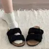 Chinelos peludos pretos retrô antiderrapantes de sola grossa para mulheres, para usar ao ar livre, novo estilo outono e inverno 2026, chinelos de algodão que aumentam a altura para mulheres baixinhas