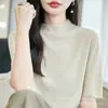 Camisa base de tricô elegante com gola sem costura meio alta e mangas de três quartos para mulheres, novo suéter T-shirt estiloso de jacquard com padrão espinha de peixe fino de meia manga
