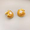 Japoneses y Coreanos Nuevas Llegadas Forma de Concha Chapado en Latón Oro Real 18K Moda Pendientes de Aguja de Plata 925 para Mujeres Pendientes Pequeños de Lujo Ligero