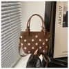 Bolsa balde de bolinhas com design de nicho popular do verão 2026, nova bolsa feminina da moda para ombro e transversal, bolsa elegante para o dia a dia