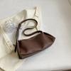 Bolso de diseño nicho popular de este año 2023 nuevo bolso de mujer casual para todo combinar bolso bandolera estilo occidental para hombro/axila
