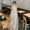 Vestido slip sin mangas de cuello halter en V para mujer, estilo francés de verano, puro y seductor, estilo vacacional en la playa, vestido largo transparente de línea A