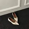Sapatos Baixos Casuais Estilo Europeu e Americano com Laço 2026 Outono Novo Bico Fino Salto Escondido Boca Rasa Sapatos Fechados