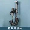 Torneira para Tanque de Lavar Chão com Torneira de Água Fria Única e Pistola de Pulverização, Suporte de Mop para Varanda com Pescoço Estendido, Pistola de Pulverização Dobrável de 180 Graus Montada na Parede