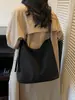 Bolsa Suede Retrô de Inverno para Mulheres 2026 Nova Bolsa de Ombro Versátil de Grande Capacidade Bolsa Tote Fashion para o Dia a Dia Tendência