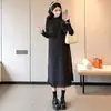 Roupas de maternidade para outono e inverno: Conjunto de duas peças: saia de suspensório com pérolas + camisa base de gola alta, saia longa de lã que esconde a barriga e emagrece