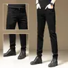 Pantalones vaqueros negros de alta gama para hombre, forrados de forro polar para otoño e invierno, estilo europeo, bordados, corte ajustado, pitillo, elásticos, versátiles, casuales, modernos