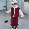 Conjunto de Tres Piezas con Chaleco para Niños de Primavera y Otoño, Estilo Coreano, Atuendo Elegante y Moderno para Niños, Venta al por Mayor de Ropa Infantil de Comercio Exterior