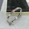 Pulseira Assinatura Trevo de Quatro Folhas Versão Premium Mais Vendida Transfronteiriça em Ouro Rosa 18K com Borda de Contas Kaleidoscope para Mulheres, Uma Peça Disponível