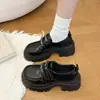 Mocasines para mujer con correas de velcro, estilo primavera/otoño, suela gruesa, zapatos pequeños de cuero de corte profundo, nuevos zapatos 2026 para commuting que aumentan la altura