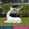 Escultura geométrica de veado pintada em fibra de vidro para exterior, adequada para pátios, parques, gramados residenciais e decorações de paisagismo com animais.