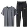 Conjunto Esportivo Casual Novo de Verão 2026 Masculino Camiseta de Manga Curta Marca Tendência Calça Solta Conjunto de Duas Peças
