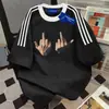 Camiseta Criativa com Estampa de Gesto Médio Listrada Curta Estilo Streetwear Americano Versátil para Casal