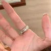 Anel Trevo de Quatro Folhas Escovado Xiaohongshu 2025 Artesanato Vintage Anel Cravejado de Diamantes Estrela Venda por Atacado Estilo Vintage