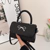 2025 Novo Arco Nicho High-end Western-style Simples High-face Valor Ombro Crossbody Bolsa Elegante Pequena Bolsa Quadrada para Mulheres
