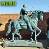 Escultura de Bronce de General a Caballo Caballo de Carruaje de Cobre Puro Escultura de Caballo de Bronce Paisaje Urbano Grande Área Escénica de Jardín