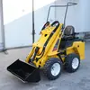 Carregadeira Compacta com Pneus de Borracha Multifuncional