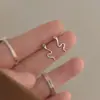 Aretes de Aro Estilo Francés, Aretes de Aro Sencillos, Nuevo Diseño de Nicho de Moda, Temperamento Único, Aretes de Aguja de Plata para Mujer, Hace que la Cara Parezca Más Pequeña