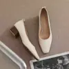 Novidade Primavera e Verão 2025 Sapatos de Salto Baixo, Simples Elegantes e Femininos, Couro Macio, Sapatilhas com Biqueira Não Abrasiva, Sapatos de Salto Baixo e Salto Alto