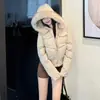 Jaqueta de algodão com capuz estilo coreano, gola de pelo sintético e design patchwork, nova coleção de inverno 2026 feminina, forrada com fleece para aquecimento extra