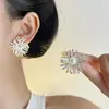 Pendientes de Perla con Flor de Coral Texturizada Estilo Francés para Mujer, Nicho de Lujo de Alta Gama, Pendientes Nuevos Simples y Versátiles