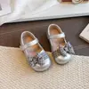 Sapatos de Couro Lisos para Meninas 2026 Outono Novo Estilo Infantil Solado Macio Antiderrapante Xadrez Laço Sapatilhas