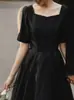 Vestido de noche negro de longitud media para mujer estilo Hepburn, adecuado para sesiones de fotos en estudio, reuniones de parejas y fiestas, ofreciendo un look elegante y sofisticado, adecuado como vestido de novia ligero