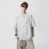 Top de manga corta suelto deconstruido para hombre de marca moderna con diseño de letras, camiseta de manga corta fina de verano estilo americano con corte diagonal estampado