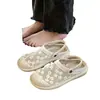 Sandálias de amarrar de verão, novo estilo versátil, sapatos baixos de uso duplo para mulheres, sapatos respiráveis estilo japonês, vazados, com sola macia, atacado